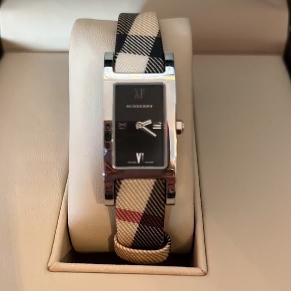 Burberry Ladies Luxury Adjustable Watch - Picture 7 of 11